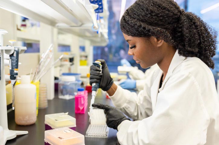 A student is conducting an experiment in the lab.